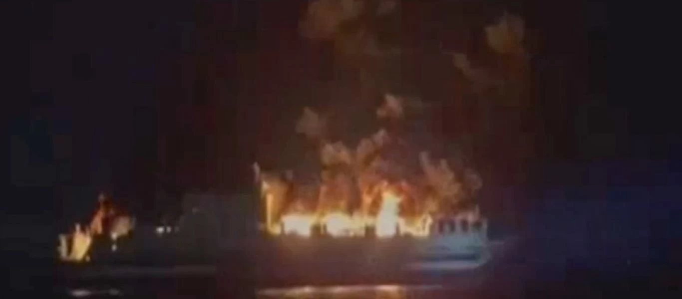 Φωτιά σε πλοίο στην Κέρκυρα: Τρομοκρατημένοι οι επιβάτες - «Μας ξύπνησαν και είδαμε την πυρκαγιά»